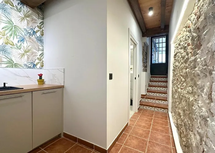 Con Patio Privado En El Centro De *