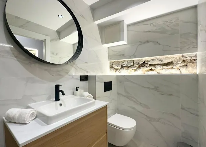 Con Patio Privado En El Centro De *