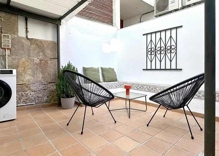 Con Patio Privado En El Centro De * Laredo