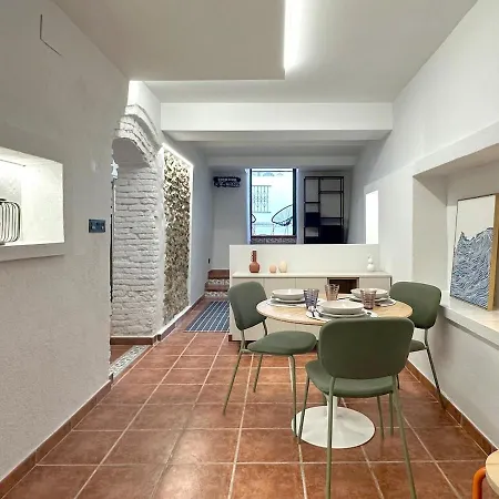 Con Patio Privado En El Centro De 拉雷多