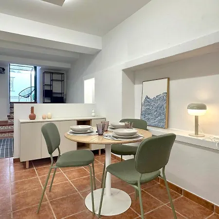 Con Patio Privado En El Centro De 公寓 *