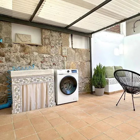 Con Patio Privado En El Centro De 拉雷多