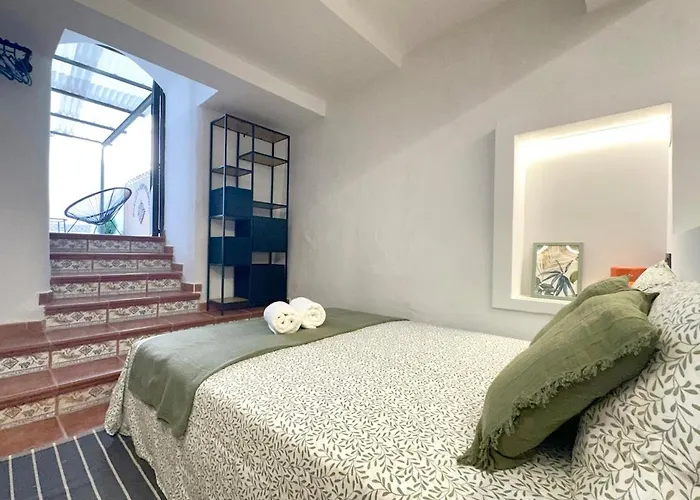 Con Patio Privado En El Centro De * Laredo