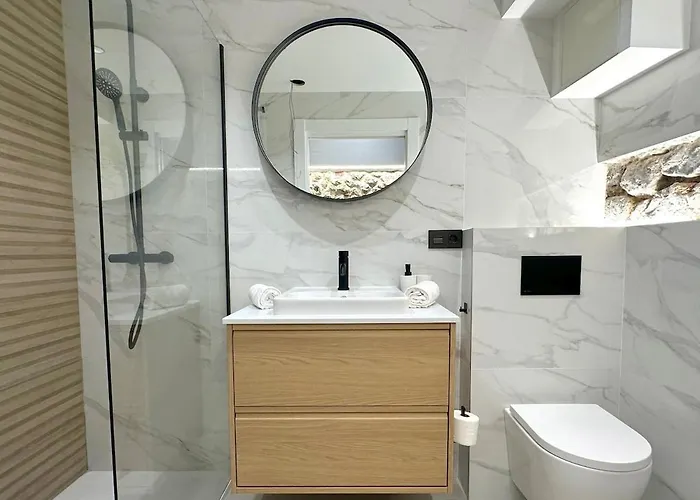 Con Patio Privado En El Centro De Apartment Laredo