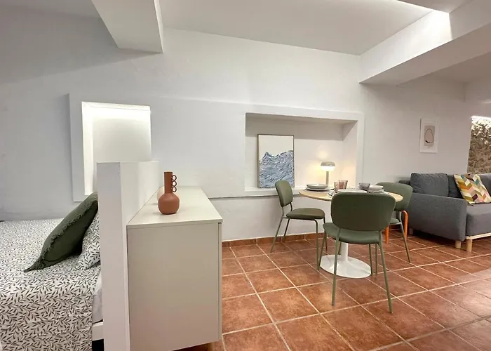 Con Patio Privado En El Centro De Apartment Laredo